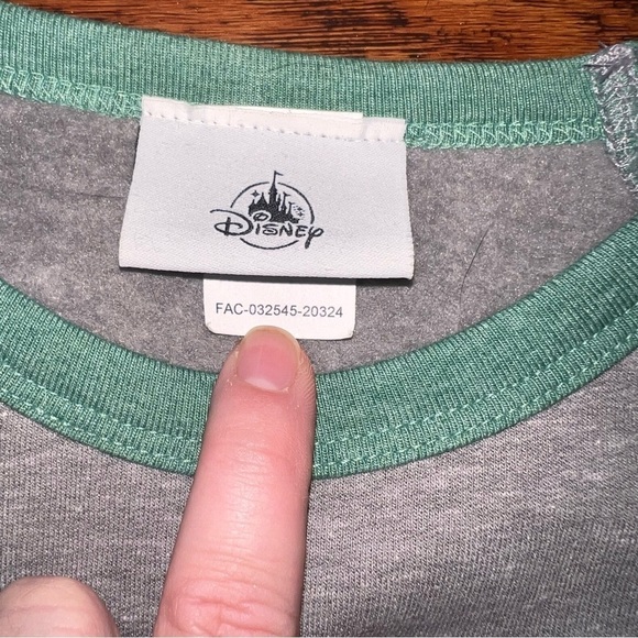 Disney Annual Passholder Exclusive 2020 Christmas Sweatshirt, Castle, Size S/M - Picture 2 of 6